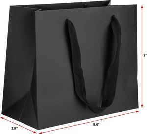 Sacs en papier noirs pour emballage de bijoux et vêtements, avec logo en relief personnalisé, pour boutiques de détail et cadeaux, fabriqués à Guangdong - Product Image 2