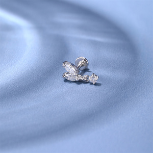 Pendiente de plata 925 con moissanita marquesa y flecos delicados, tipo piercing de cartílago con parte trasera plana - Product Image 3