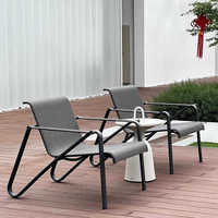 Ensemble bistrot d'extérieur en maille Teslin style nordique, avec structure en aluminium de 2,0 mm d'épaisseur, fauteuil de patio et table d'appoint pour villa, cour et gîte