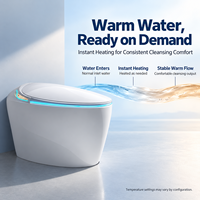 WC intelligent moderne en céramique avec bidet intégré, chasse d'eau automatique et télécommande pour salle de bain