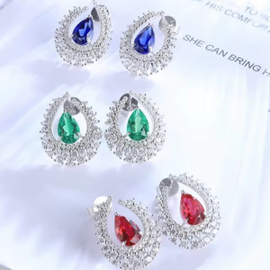 Pendiente en forma de gota de agua con piedras preciosas de laboratorio de plata 925 de nuevo diseño de Color verde y rojo - Product Image 1