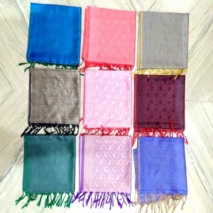 Écharpes/Stoles en rayonne imprimées Paisley multicolores avec franges pour la mode féminine, fournisseur en gros de vêtements musulmans en provenance d'Inde - Product Image 1