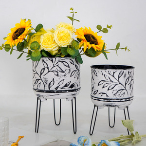 Novedad en Stock: Soportes Metálicos Vintage de Hierro Forjado para Plantas, Estantes de Exhibición para Macetas y Almacenamiento para Hogar y Jardín - Product Image 3
