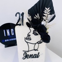 Visage de fille d'anniversaire en acrylique 3D personnalisé pour décorations de fête Forme de ligne de gâteau de charme de dame