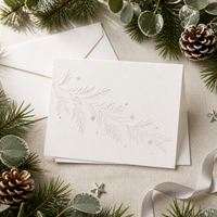 Carte de vœux personnalisée en papier coton blanc hiver 2027, gaufrée à chaud avec motif branche de pin et feuille d'argent, impression logo OEM
