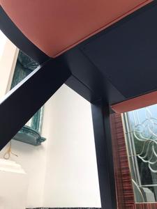 Chaise de salle à manger rembourrée de style moderne du milieu du siècle, avec pieds en bois noir et dossier en cuir orange - Product Image 2