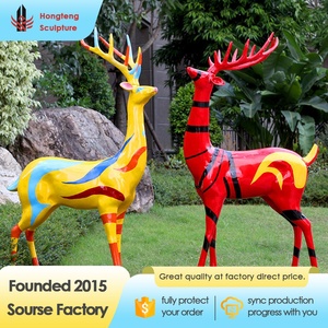 Statue de cerf en fibre de verre, peinte à la main, résistante aux UV, colorée, moderne, créative, attrayante, pour l'aménagement paysager extérieur. - Product Image 4