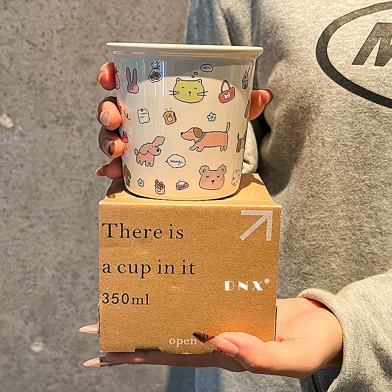 Animaux graffiti tenant des tasses