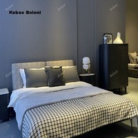 Lit double de luxe au design moderne de style italien, avec pieds en acier inoxydable, revêtement en cuir, ensemble de literie pour chambre à coucher, lit rembourré