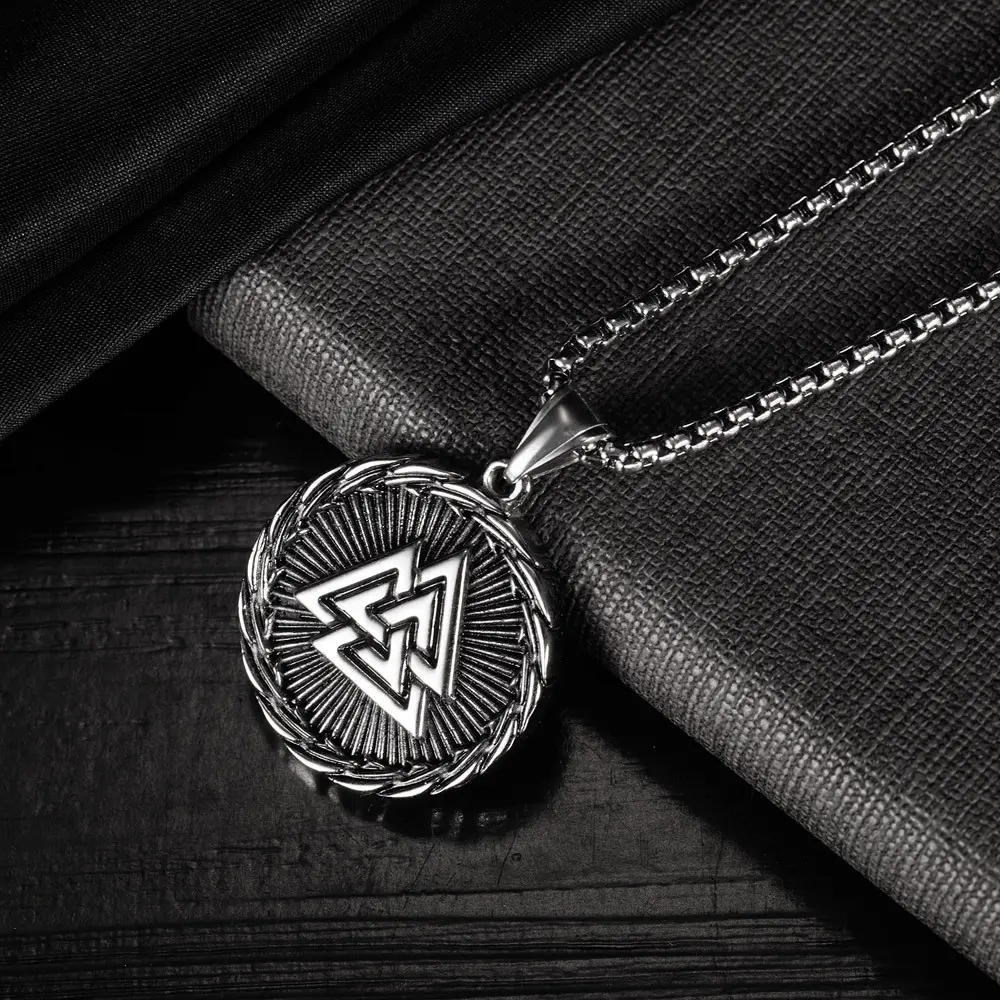 Collana con ciondolo triangolo runa personalizzata retrò Vintage antico argento amuleto gioielli vichinghi regalo per uomo donna ragazzi adolescenti