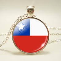 Collier chaîne ajustable avec pendentif en alliage et cabochon rond en verre brillant, motif drapeau du Tchad, de la série Drapeaux des pays, attrayant