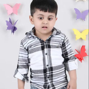 Conjunto de Camisa a Cuadros Blanca y Negra con Jeans de Mezclilla para Niños, Ropa Casual y Moderna para Uso Diario, Cómoda para Niños - Product Image 1