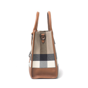 Borsa da Viaggio da Donna di Alta Qualità di Marca Originale in Vera Pelle e Tela di Lusso con Chiusura a Cerniera - Product Image 4