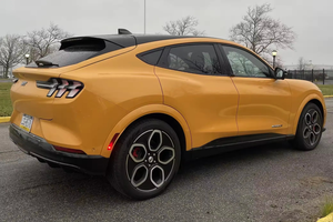 ฟอร์ด มัสแตง มัค-อี จีที อีวี ปี 2024 มือสอง วิ่ง 75001-100000 ไมล์ 250-300 แรงม้า แบตเตอรี่แบบขยายระยะทาง ขับเคลื่อนสี่ล้อ พวงมาลัยซ้าย เบาะหนัง กล้องมองหลัง - Product Image 3