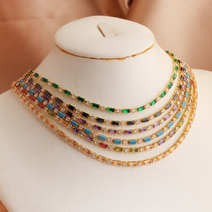 <span class=keywords><strong>Collier</strong></span> <span class=keywords><strong>ras</strong></span> du <span class=keywords><strong>cou</strong></span> et bracelet <span class=keywords><strong>de</strong></span> luxe en zircon cubique taille baguette étincelant, ton or, multicolore, avec chaînes fines en CZ - Product Image 1