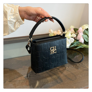 Luxe femmes poche seau épaule sac à bandoulière mode grande capacité à la mode sous les bras luxe Logo femmes sac à bandoulière - Product Image 2