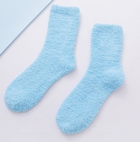 Chaussettes de couchage en peluche moelleuses pour femmes Chaussettes mi-mollet de couleur bonbon pour l'hiver