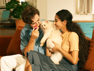 Giocattolo per gatti in Silicone rosso caldo di moda moderna per animali domestici giocattolo elettrico intelligente ad auto-rotolamento giocattolo per gatti attivato dal movimento - Product Image 2