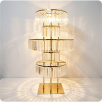 Support à fleurs en cristal doré à 5 niveaux, centre de table de mariage style lustre avec cristaux suspendus pour la décoration de chemin d'accès