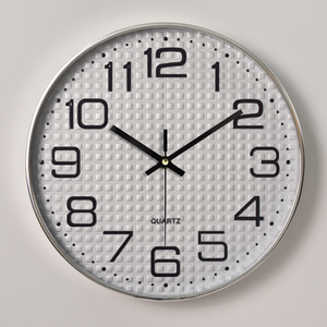 Horloge murale créative à l'échelle numérique tridimensionnelle à quartz silencieux en plastique pour salon vente en gros - Product Image 3