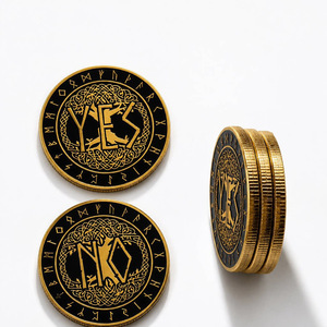 Moneda de desafío vikinga con runas nórdicas, de aleación de zinc, chapada en oro, con esmalte negro, para divinación y toma de decisiones, coleccionable, de aniversario, fundida. - Product Image 3