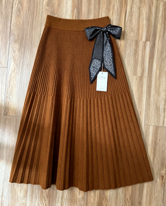 <span class=keywords><strong>Jupe</strong></span> <span class=keywords><strong>midi</strong></span> plissée épaisse et chaude en maille pour femme, taille haute, coupe évasée, en tricot doux et extensible pour l'automne et l'<span class=keywords><strong>hiver</strong></span> - Product Image 4