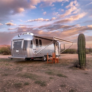 <span class=keywords><strong>Caravana</strong></span> de aluminio para viajes (tipo camper), una celebración del diseño estadounidense de 28 pies con una puerta trasera. - Product Image 2