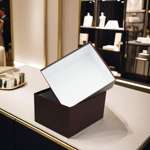 صناديق من الورق المقوى بغطاء وقاعدة للبيع بالجملة ذات العلامات التجارية للأحذية والجوارب والفراء مع النقش - Product Image 4