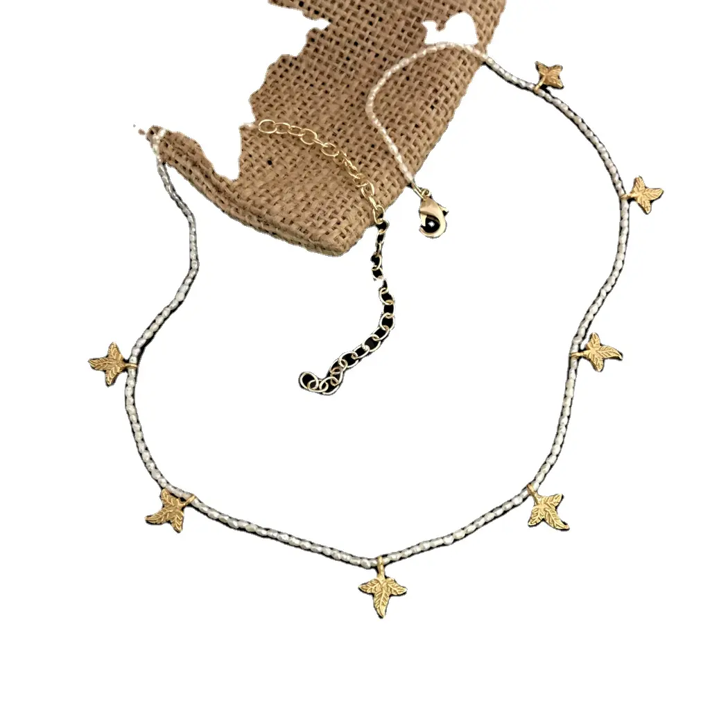 Desain unik buatan tangan premium daun kecil berlapis emas desain di kalung manik-manik mutiara untuk anak perempuan SKU6815