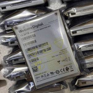 SS530 1536TB SAS 12G 内置新型固态硬盘 2.5 英寸，适用于服务器使用 - Product Image 2