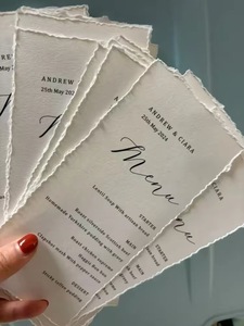Cartes d'invitation de mariage personnalisées imprimées Vanille, bord déchiré, style vintage, faites à la main, en carton journalier, avec logo estampé or en relief - Product Image 1