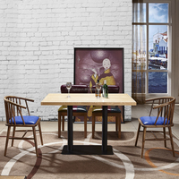 Ensemble de salle à manger au design moderne, meubles en fer, tables avec chaises à structure en bois