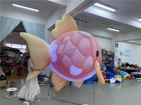 Poisson gonflable lumineux en forme de poisson rouge pour la décoration de fête sur le thème marin