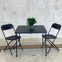 Table pliante en plastique avec structure en tube d'acier thermolaqué et plateau en PP durable pour pique-niques et événements en plein air