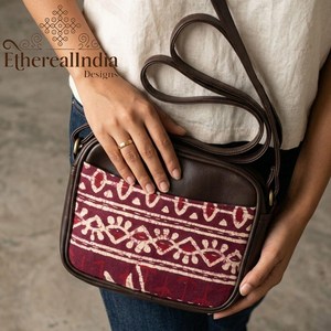 Bolso Bandolera Maroon con Estampado Tribal, Bolso Cruzado Hecho a Mano de Algodón, Bolso Étnico para Uso Diario - Product Image 3