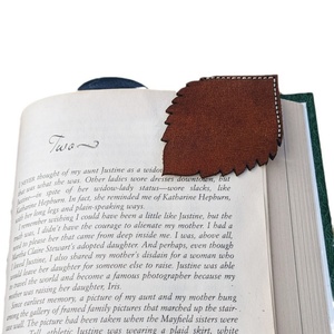Small Maple Leaf-Shaped High-End PU Leather <b>Bookmark</b> Retro Style for Promotions - Product Image 3