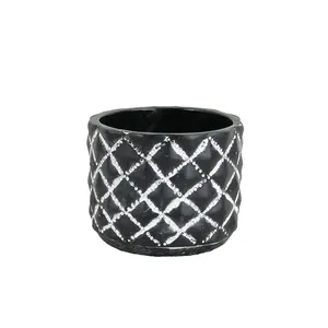 黒の丸いセメントプランター家の装飾スタイルの菱形のエンボス加工されたテクスチャパターンのモダンなコンクリート植木鉢