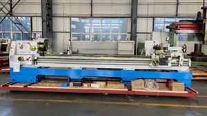 Tour manuel horizontal de bureau robuste CA6150*4000 pour le filetage de tuyaux métalliques – Tour universel conventionnel - Product Image 6