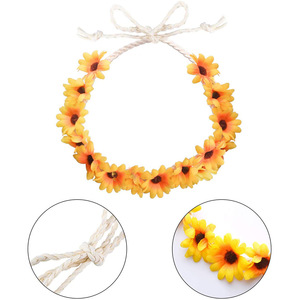 Ensemble collier et boucles d'oreilles Hippie Rose avec Lunettes, Signe de la Paix Arc-en-ciel et Couronne de Tournesols, Accessoires de Fête et de Déguisement - Product Image 3