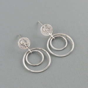 Pendientes de Aro Geométricos con Medallón de Moneda de Plata de Ley 925 para Mujer, Estilo Minimalista - Product Image 2