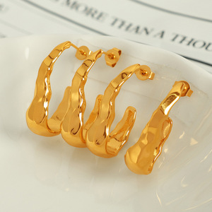 Pendientes de aro con diseño geométrico dorado para mujer, uso diario - Product Image 1