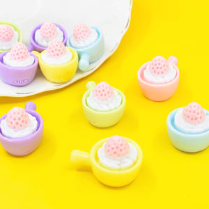 Bonito Cabujón de Resina con Diseño de Pastel de Fresa 3D de Simulación, Estilo Postre Kawaii, para Muñecas Infantiles, Adornos de Comida de Juguete, DIY, Scrapbooking y Decoración de Teléfonos - Product Image 2