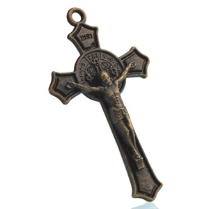 Crocifisso di San Benedetto 39*22mm, Accessori per Rosario di Alta Qualità, Pendente a Croce in Rame Dorato e Argentato - Product Image 4