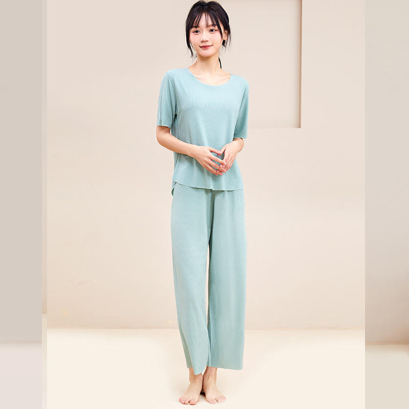 มีสีเขียวขุ่น