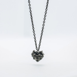 Collar con Colgante de Corazón de Acero Inoxidable Yunnique, Estilo Punk Unisex, Diseño con Tachuelas 3D, Joyería de Moda - Product Image 2
