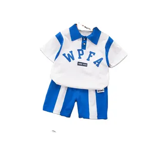 2024 Sommer Jungs gutaussehendes zweiteiliges Set Kurzarm-Polo-Hemd Polo-Halsband lässige Shorts Logo Plattiertes Muster Geschenkbox Inhalt