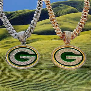Collar con Colgante de Fútbol Americano de los Green Bay Packers, Diseño Brillante, Chapado en Oro, Cadena de Perlas de Agua Dulce para Uso Diario - Product Image 2