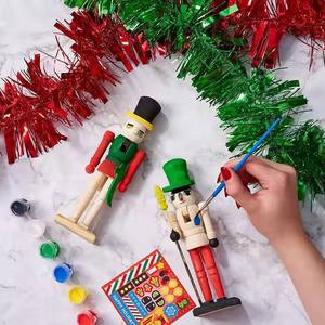 YUYANG Décoration de Noël traditionnelle de 18 cm, <span class=keywords><strong>casse</strong></span>-<span class=keywords><strong>noisette</strong></span> en <span class=keywords><strong>bois</strong></span> à <span class=keywords><strong>peindre</strong></span> soi-même avec autocollants, ornements pour la maison - Product Image 1