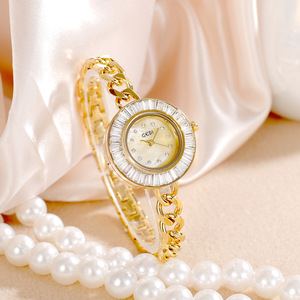 Cadeau de Noël Montre Femme Or Luxe Rétro Exquise Niche Haute Gamme Mère-de-Perle Quartz - Product Image 1
