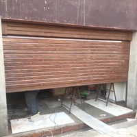 Porte de garage sectionnelle automatique moderne sur mesure, système de quincaillerie complet, porte résidentielle et commerciale isolée thermiquement